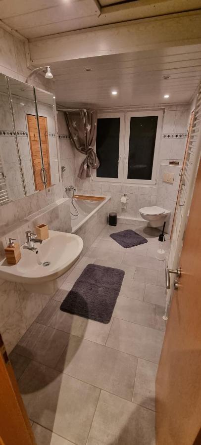 3 Zimmer Ferienwohnung In Jever Bagian luar foto