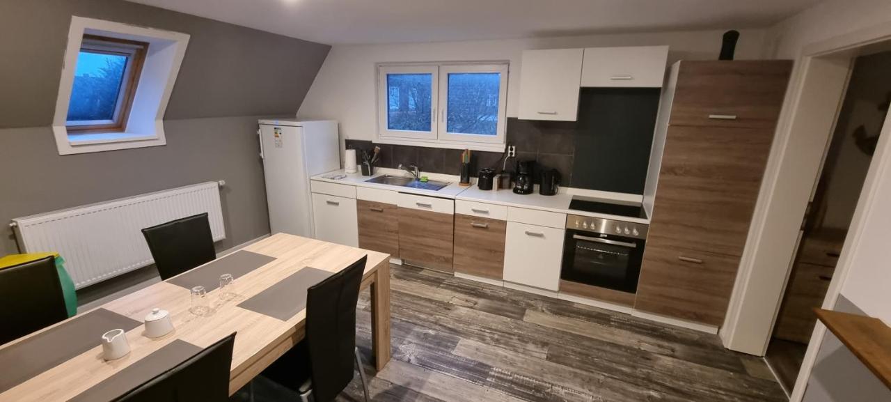 3 Zimmer Ferienwohnung In Jever Bagian luar foto